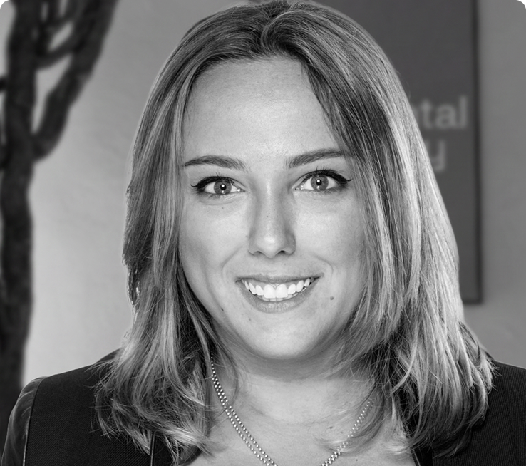 Marketing Managerin Laura Balser bei DentalArmy – Praxismarketing für Zahnärzte und Kieferorthopäden